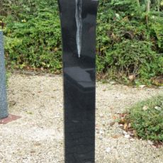 0787 Oberteil Indisch Black Poliert Bossiert Form 1300 25x25x125cm