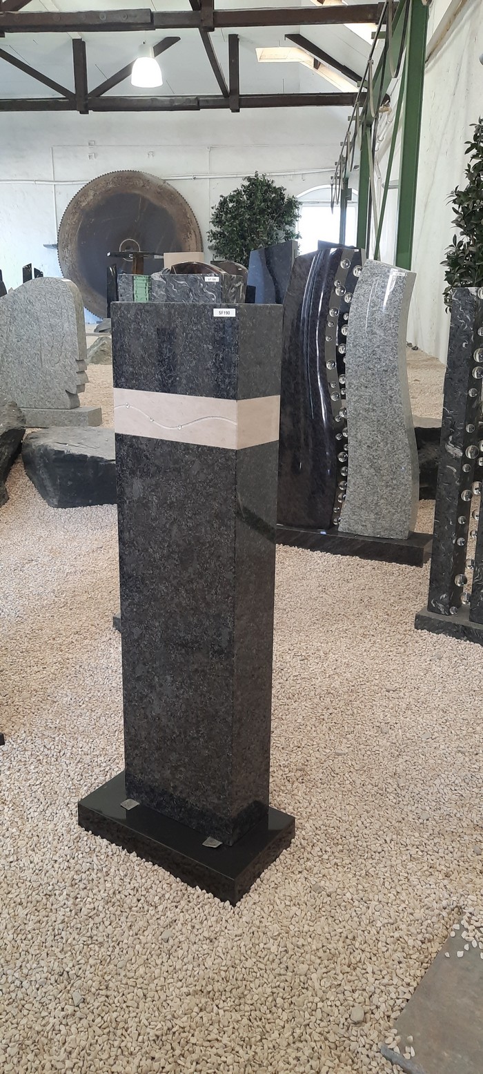 SF 190 Stele Form SF 2012.06 aus Steel Grey/Ocean beige